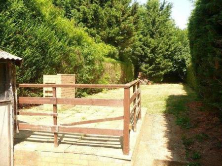 3 bedroom Semi-detached house to let in Priory Road, Wellingborough, NN8