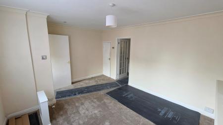 3 bedroom Semi-detached house to let in Priory Road, Wellingborough, NN8