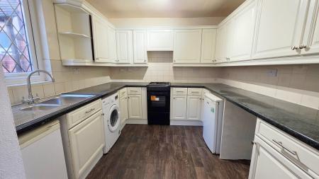 3 bedroom Semi-detached house to let in Priory Road, Wellingborough, NN8