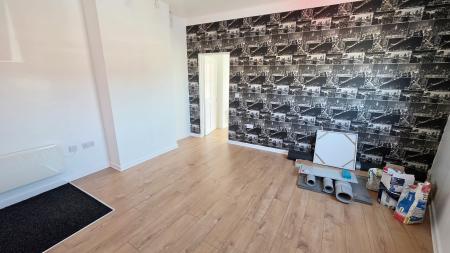 1 bedroom Flat to let in Wellingborough Road, Rushden, NN10