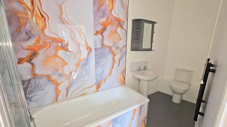 1 bedroom Flat to let in Wellingborough Road, Rushden, NN10