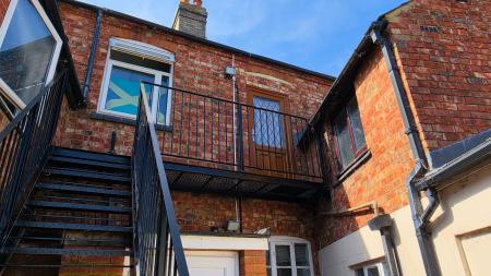 1 bedroom Flat to let in Wellingborough Road, Rushden, NN10