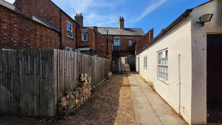 1 bedroom Flat to let in Wellingborough Road, Rushden, NN10
