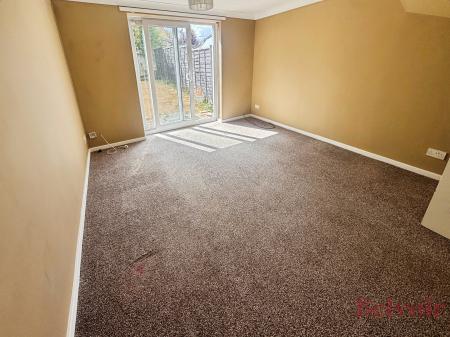 2 bedroom Semi-detached house to let in Sandringham Close, Wellingborough