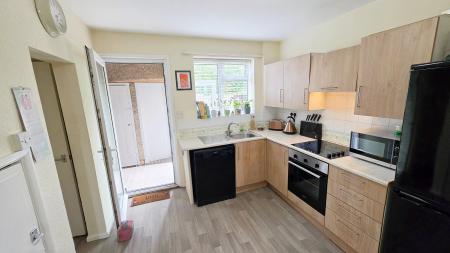 3 bedroom Terraced House to let in Hardwick Road, Little Harrowden, NN9