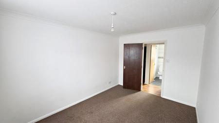 1 bedroom Flat to let in Fields View, Wellingborough, NN8