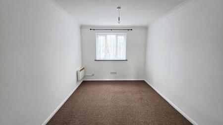 1 bedroom Flat to let in Fields View, Wellingborough, NN8