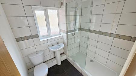 1 bedroom Flat to let in Fields View, Wellingborough, NN8