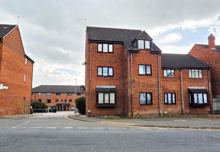 1 bedroom Flat to let in Fields View, Wellingborough, NN8