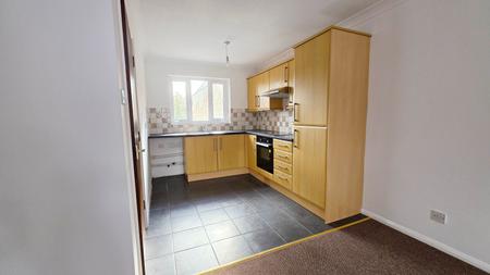 1 bedroom Flat to let in Fields View, Wellingborough, NN8
