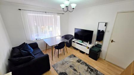 1 bedroom Cluster house to let in Senwick Drive, Wellingborough, NN8