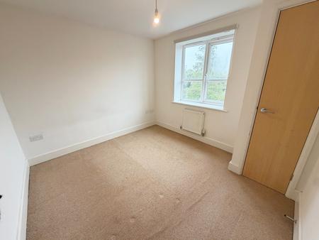 2 bedroom Flat to let in Lions Court, Northampton
