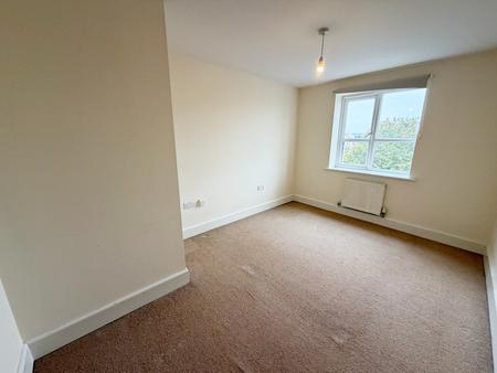 2 bedroom Flat to let in Lions Court, Northampton
