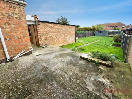 3 bedroom Semi-detached house to let in Second Avenue, Wellingborough