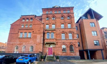 2 bedroom Flat to let in The Brewhouse, Castle Brewery, Newark, NG24