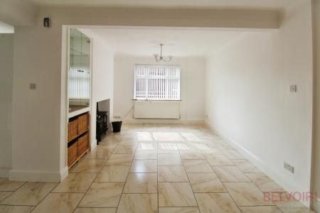 3 bedroom Detached house to let in Massey Street, Newark, NG24