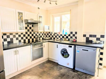 3 bedroom Detached house to let in Cherry Holt, Newark, NG24