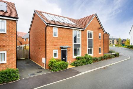 3 bedroom Semi-detached house for sale in Goodenough Drive, Wantage, OX12