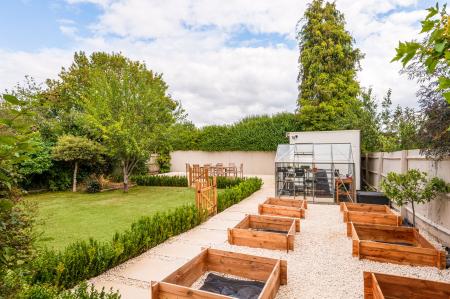 5 bedroom Detached house for sale in Gordon Road, Thatcham, RG18