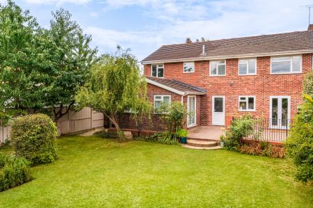 5 bedroom Detached house for sale in Gordon Road, Thatcham, RG18