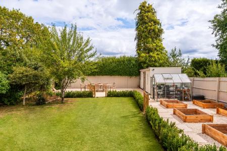 5 bedroom Detached house for sale in Gordon Road, Thatcham, RG18