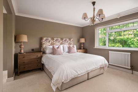 5 bedroom Detached house for sale in Gordon Road, Thatcham, RG18