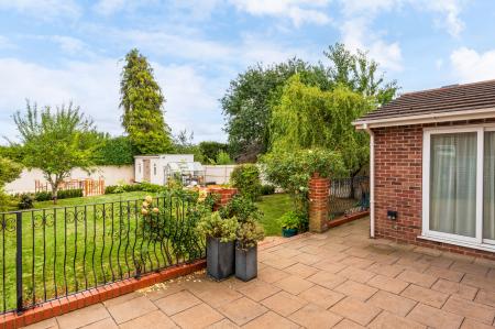 5 bedroom Detached house for sale in Gordon Road, Thatcham, RG18