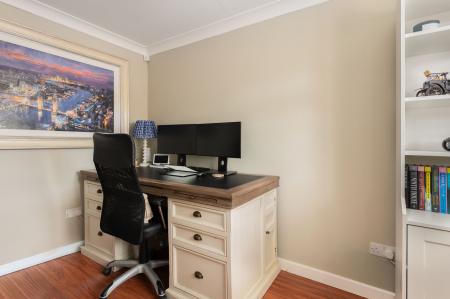 5 bedroom Detached house for sale in Gordon Road, Thatcham, RG18