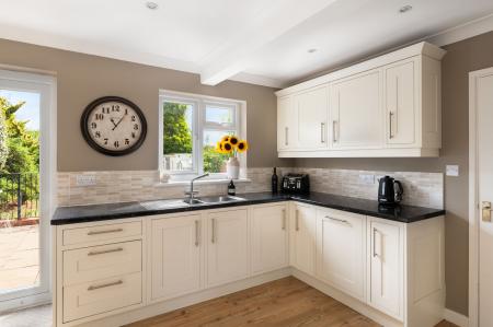 5 bedroom Detached house for sale in Gordon Road, Thatcham, RG18