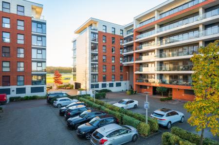 1 bedroom Flat for sale in Kingman Way, Newbury, RG14