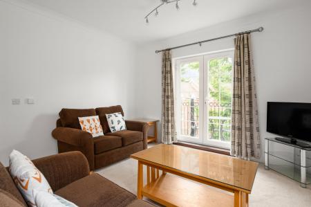 2 bedroom Flat for sale in Old College Road, Newbury, RG14
