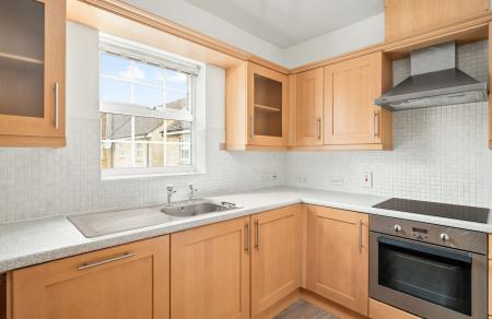 2 bedroom Flat for sale in Old College Road, Newbury, RG14