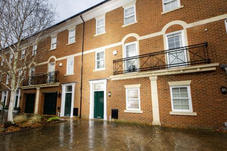 4 bedroom Town house for sale in St Gabriel's, Wantage, OX12