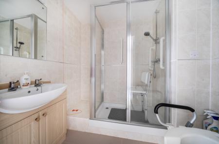 1 bedroom Flat for sale in Western Avenue, Newbury, RG14