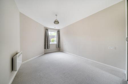 1 bedroom Flat for sale in Western Avenue, Newbury, RG14