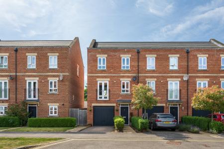 Racecourse Road, Newbury, RG14