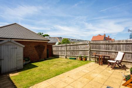 4 bedroom Terraced House to let in Racecourse Road, Newbury, RG14