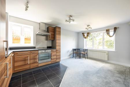2 bedroom Flat to let in Enborne Road, Newbury, RG14