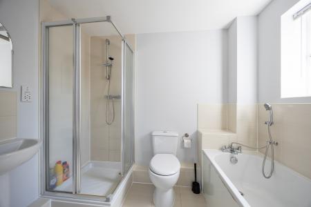 2 bedroom Flat to let in Enborne Road, Newbury, RG14