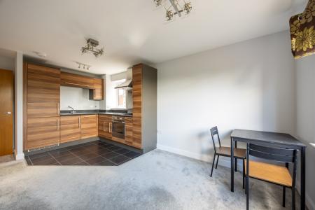 2 bedroom Flat to let in Enborne Road, Newbury, RG14