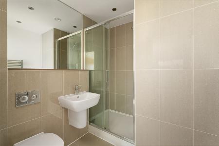 2 bedroom Flat to let in Kingman Way, Newbury, RG14