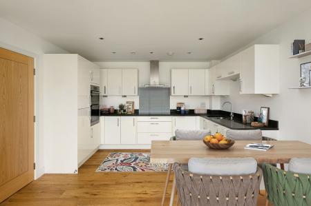 2 bedroom Flat to let in Kingman Way, Newbury, RG14