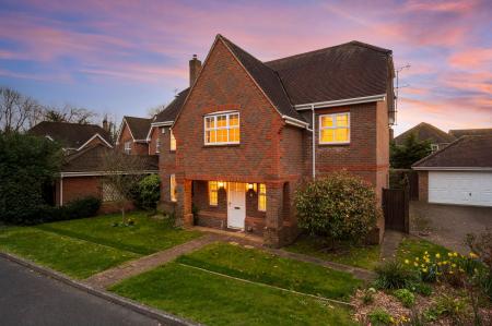 5 bedroom Detached house for sale in Night Owls, Greenham, RG19