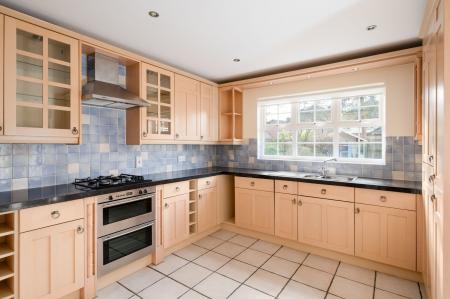 5 bedroom Detached house for sale in Night Owls, Greenham, RG19