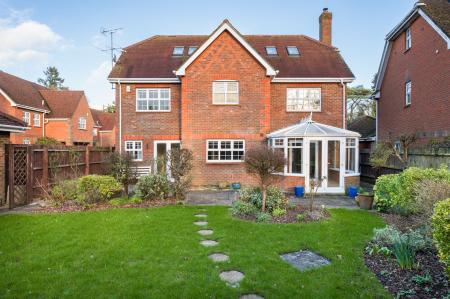 5 bedroom Detached house for sale in Night Owls, Greenham, RG19