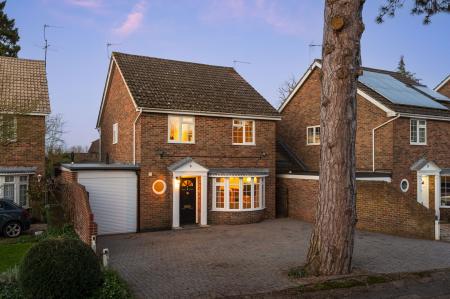 4 bedroom Detached house for sale in Manor Place, Newbury, RG14