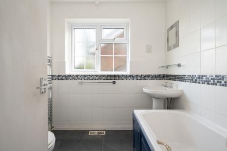 4 bedroom Detached house for sale in Manor Place, Newbury, RG14