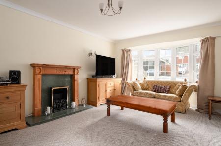 4 bedroom Detached house for sale in Manor Place, Newbury, RG14