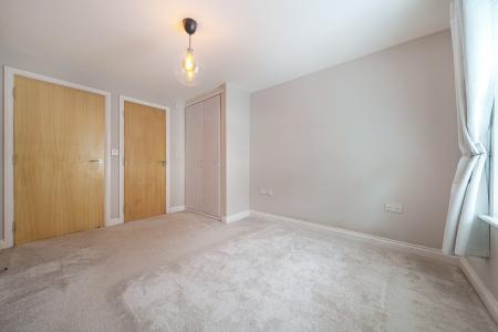 2 bedroom Flat to let in Mandarin Way, Racecourse, Newbury, RG14
