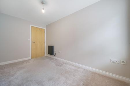 2 bedroom Flat to let in Mandarin Way, Racecourse, Newbury, RG14